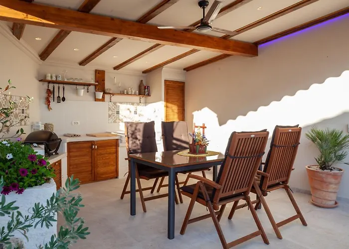 Idyllic Villa Marieta With Private Pool, Unforgettable View And Free Parking